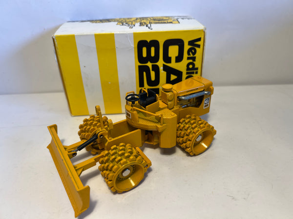 Caterpillar 825 B Compactor 1:50 von NZG 135 OVP