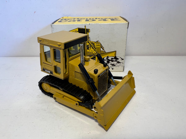 Caterpillar D 4 E Planierraupe 1:50 von NZG 205 OVP