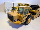 Caterpillar 615 C Scraper 1:50 von NZG 260 OVP