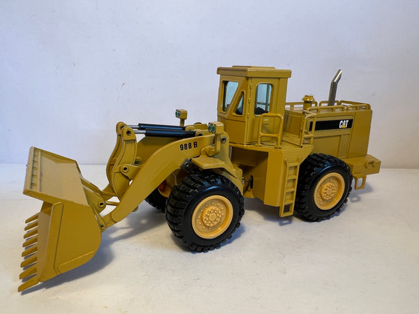 Caterpillar 988 B Radlader 1:50 von NZG 167