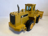 Caterpillar 988 B Radlader 1:50 von NZG 167