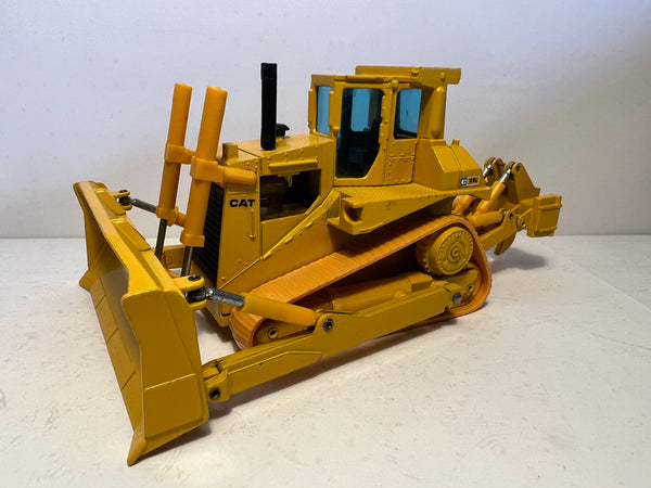 Caterpillar D 8 L Planierraupe 1:50 von NZG 233