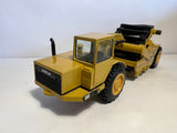 Caterpillar 615 Scraper 1:50 von NZG 260