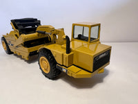 Caterpillar 615 Scraper 1:50 von NZG 260