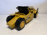 Caterpillar 615 Scraper 1:50 von NZG 260