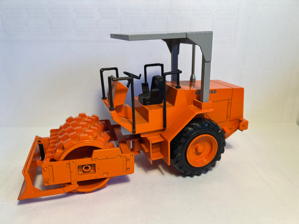 Hamm 2210 SSD Walze 1:25 von NZG 343